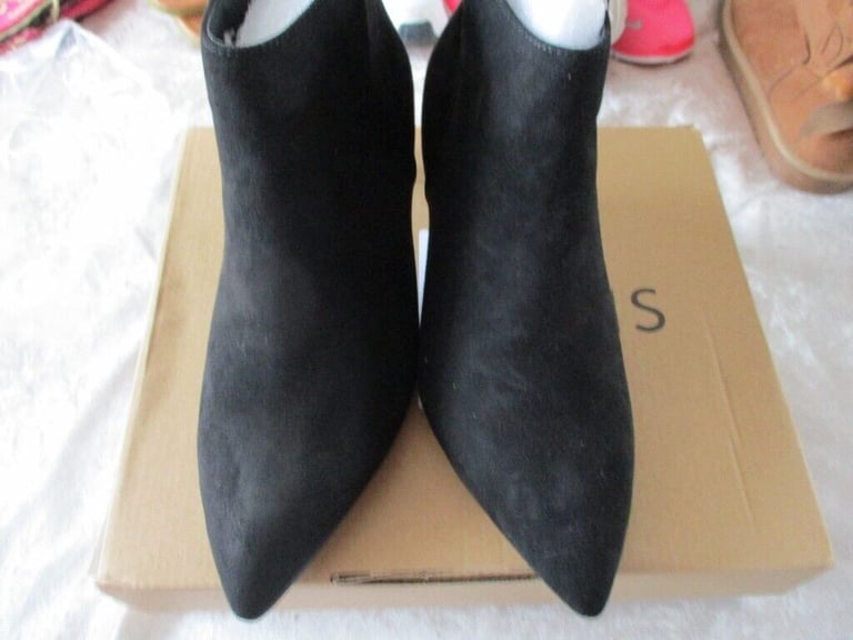 image for LADIES BLACK BOOTS NEW UNUSED UK SIZE 6
