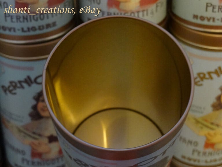 Lot of 60 'Pernigotti' Gianduiotto Tins - Excellent for shop window display and interior decor