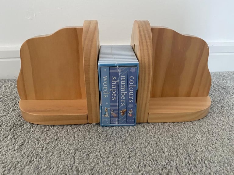Petter Rabbit Book Ends and Books