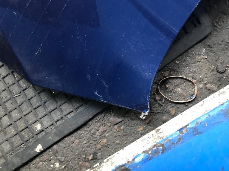 BMW 6 Series 2016 F12  Rear boot lid would need a respray 