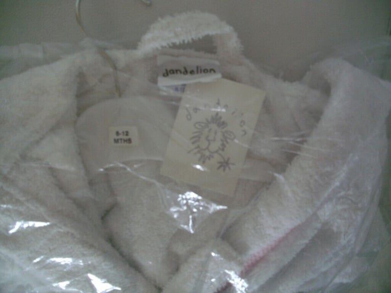 BNWT Dandelion Brand Towelling Robe age 6/12 months