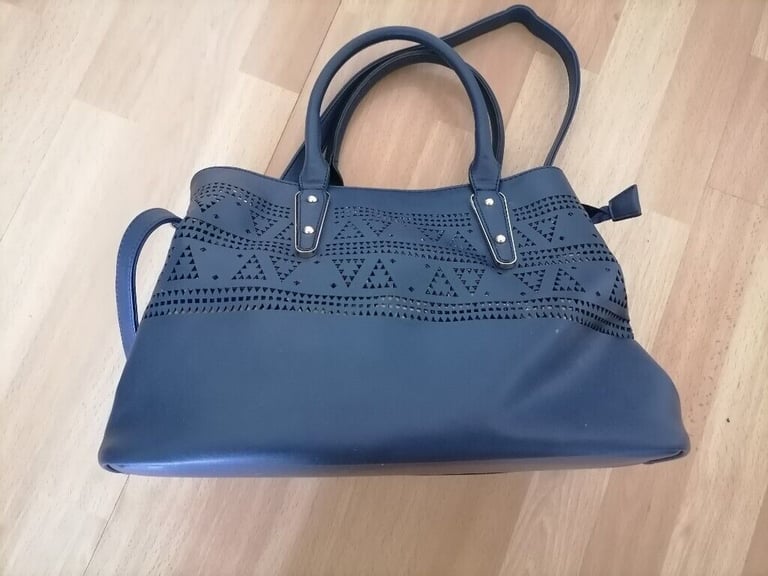 PAULA ROSSI Designer Adjustable Shoulder Leather Handbag. Nr Mint Cond . 