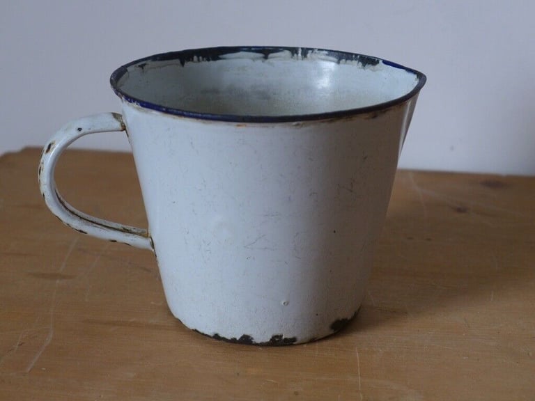 image for Collectible/Collectable Kitchenalia: Vintage Enamel Measuring Jug. One pint capacity.