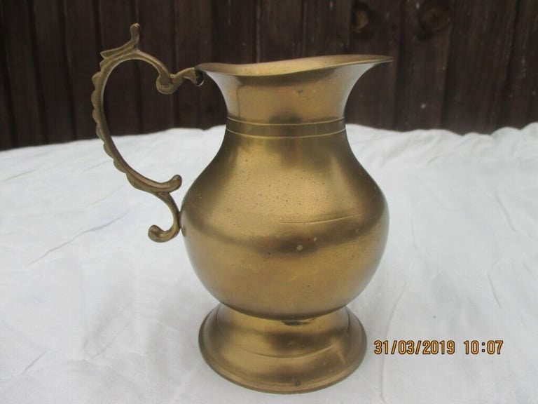 SMALL BRASS JUG. 14cms high x 8 cms dia incl the handle. 0.4 kgs. Very good clean condition.