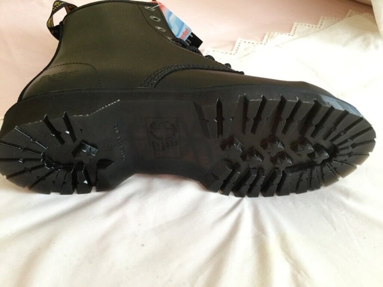 New Dr Martens boots size 8 