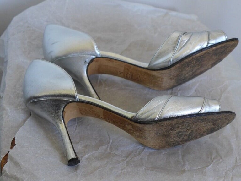 L K BENNETT High Heels size 39 |(EU|), 6.5 (UK). Silver.