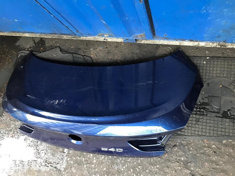 BMW 6 Series 2016 F12  Rear boot lid would need a respray 