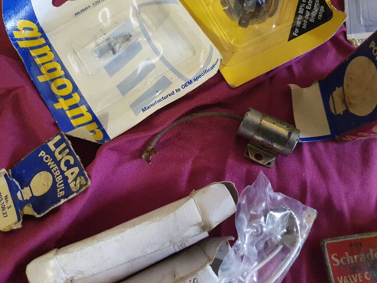 Collection of Car Accessories - Old style bulbs (mostly new/unused), AA bag, RAC Key + many more !