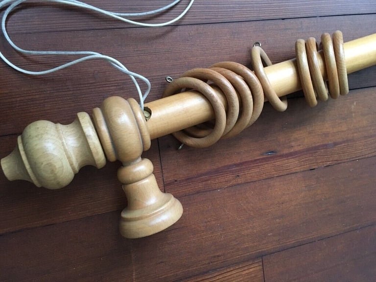 Oak/ Pine Curtain Pole complete with brackets, finials, curtain rings. Adjustable 250cm max length