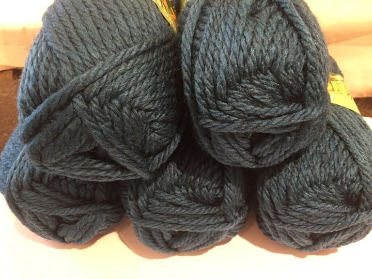 5 X 100 GRAM  BALLS OF JAMES C BRETT AMAZON SUPER CHUNKY KNITTING WOOL