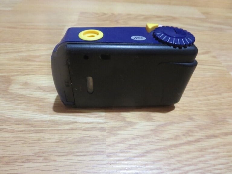 VINTAGE WALLACE AND GROMIT 1989 CAMERA BY BOOTS COLLECTORS ITEM