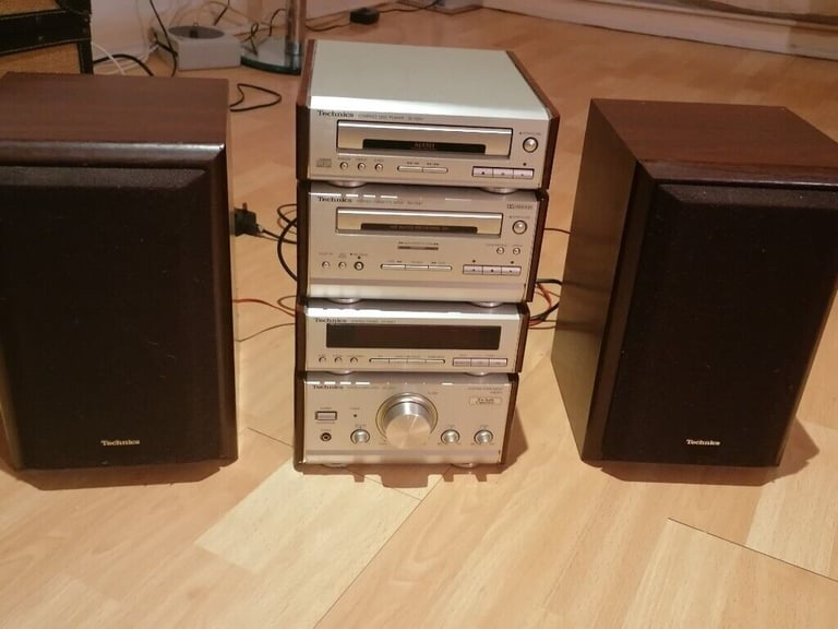 Vintage TECHNICS HI FI STEREO STACK COMPLETE SYSTEM HD 51. Silver with Walnut Finish. 