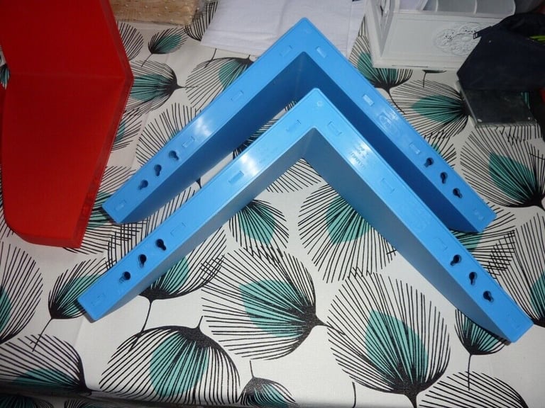Set of matching shelves (new)