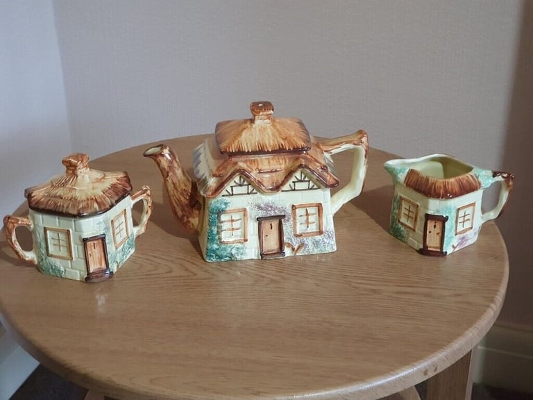 image for Paramount / Keele Street Pottery Cottage Tea Pot set