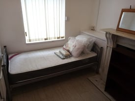 **EMERGENCY ACCOMMODATION**SINGLE ROOM in CHURCH STREET B19***ALL DSS ACCEPTED***SEE DESCRIPTION***
