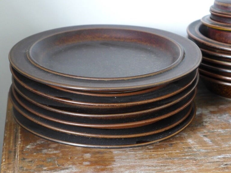 Job lot of 32 pieces of VINTAGE 1960s FINNISH ARABIA WARE. Oven and dishwasher proof.