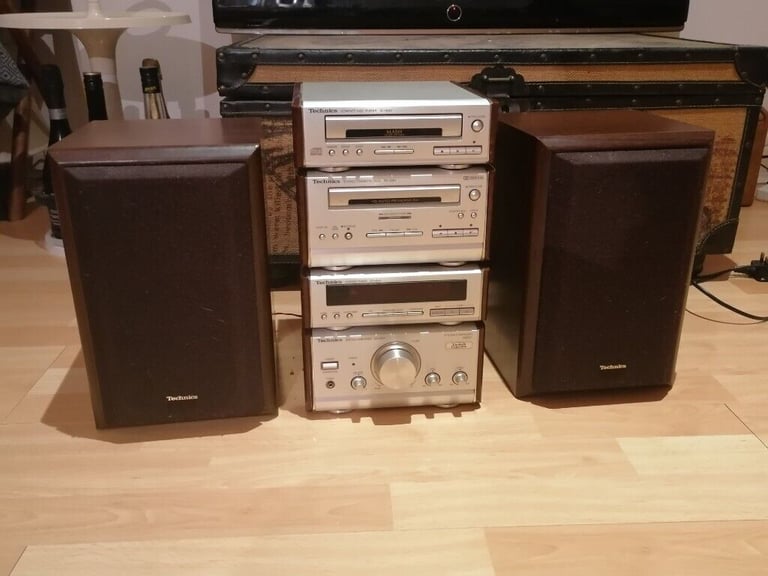 Vintage TECHNICS HI FI STEREO STACK COMPLETE SYSTEM HD 51. Silver with Walnut Finish. 