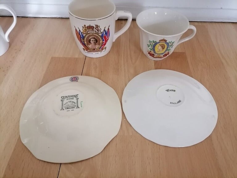 Royal Memorabilia Lot : 10 × Collectible E ll R 1953 - 2002 Commemorative Items 