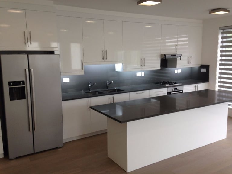 UniquePremiumQuality HighSpec 1stFloor 3  Double Bed Flat 2 Bath OpenKitchenDineSit Balcony NearTube