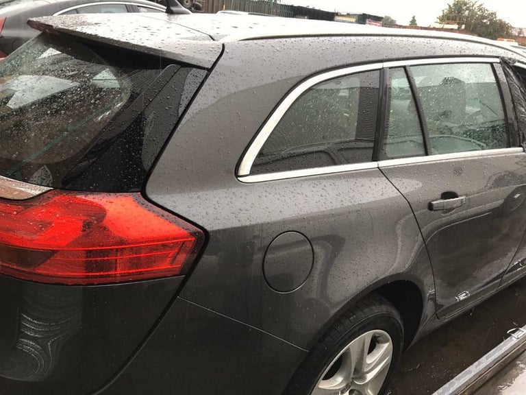 Vauxhall Insignia Estate. Tailgate Inc Window. Glass.  Breaking spares 