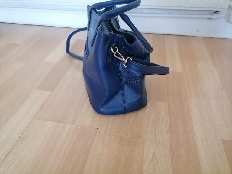 PAULA ROSSI Designer Adjustable Shoulder Leather Handbag. Nr Mint Cond . 