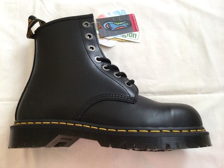 New Dr Martens boots size 8 