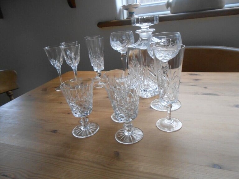 BUNDLE OF VINTAGE CRYSTAL GLASSWEAR & DECANTER
