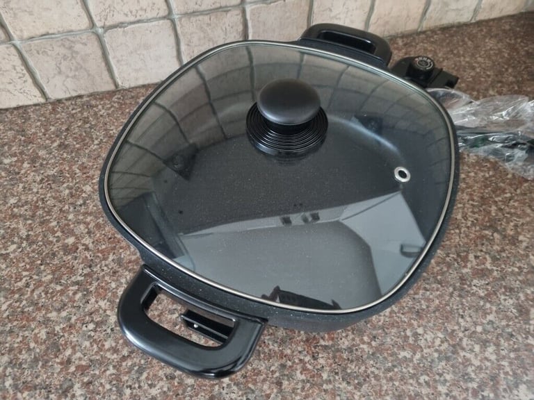 Multi-Function Electric Cooker Pan with Lid / Adjustable Thermostatic Control / Non-Stick