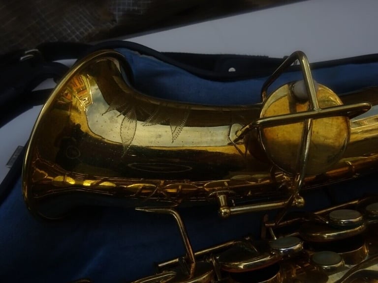 beuscher tru tone alto saxaphone,gold plated.