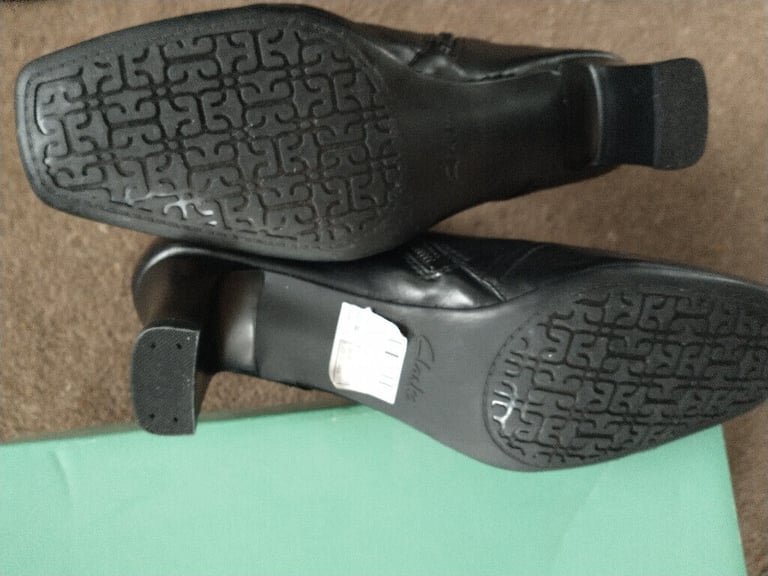  LEATHER BOOTS - CLARKS. SMART, BLACK, HEELED. Size 5.5D. New, unworn