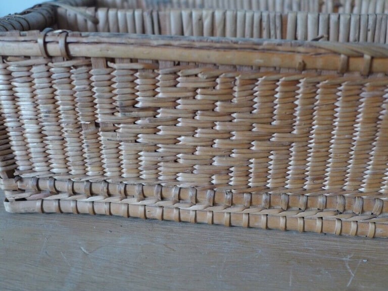 RARE survivor from a bygone age! Vintage woven raffia straw wicker Cutlery Basket / Tray with Handle