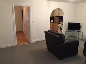 Short Term Let - 2 Bedroom Apartment - £525 per week 