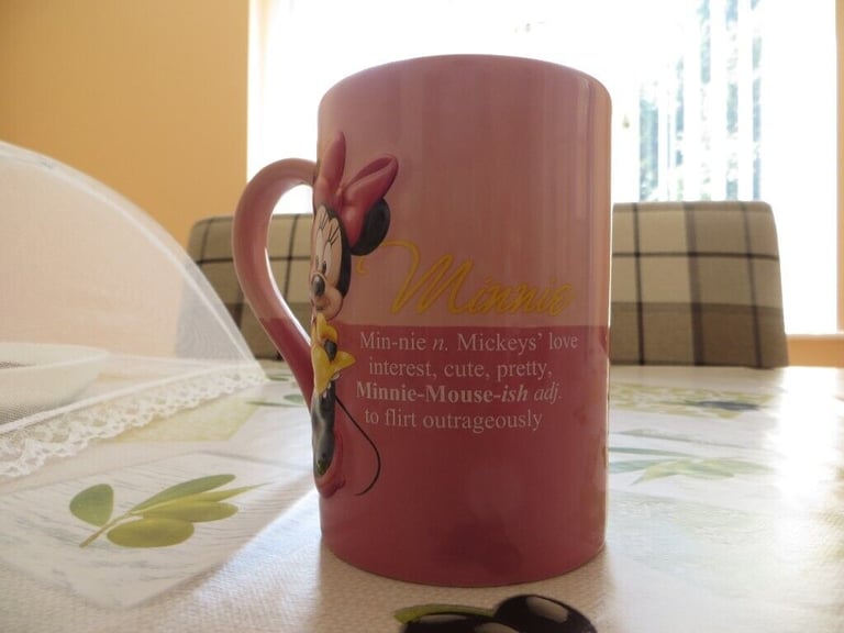 DISNEY MICKY and MINNIE EXCLUSIVE ORIGINAL VERY GOOD QUALITY THICK WALL MUGS. IN AS NEW CONDITION