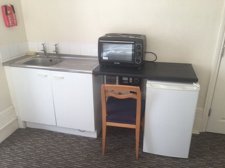 Bedsit short or long term 