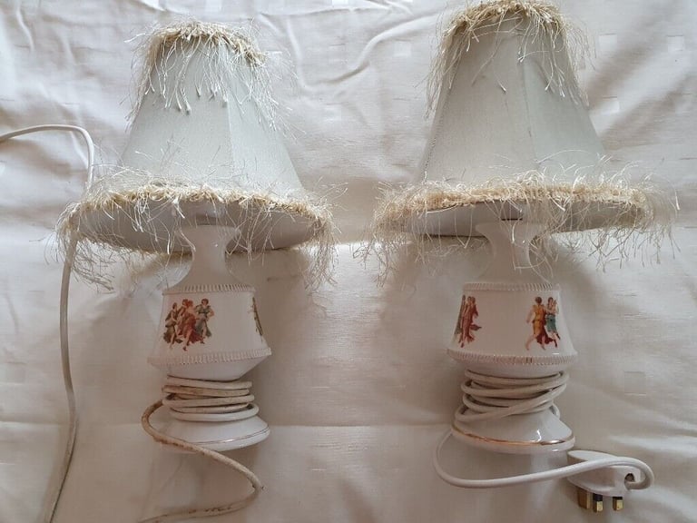 2 bedside table lamps
