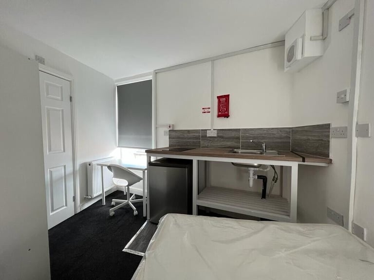 Single/Double Studios available for 2024/2025 from £125-£140 per week 