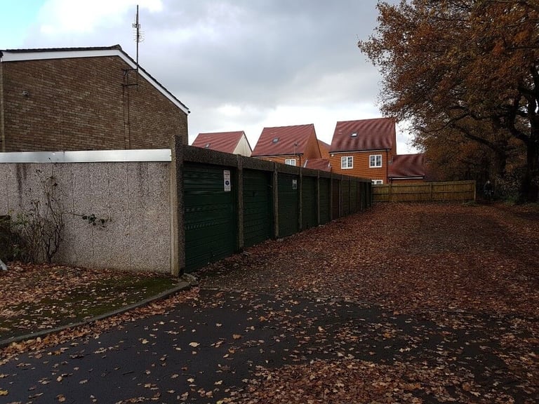 Garage/Parking/Storage: Almswood Road (adj. 11) Tadley Basingstoke, RG26 4QF