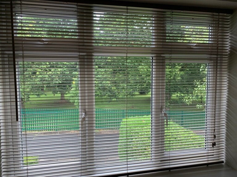Hardwood Venetian blind