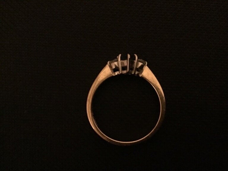 18ct gold blue sapphire and diamond ring