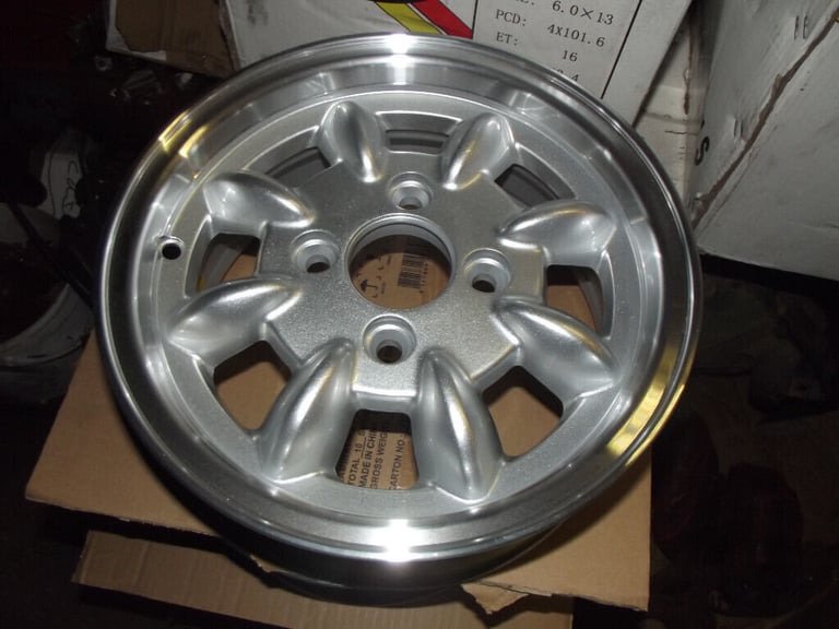 CLASSIC MINI NEW AND USED PARTS THOUSANDS AVAILABLE