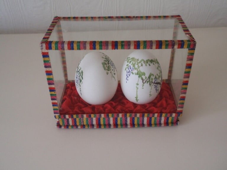 Set of two Chinese style painted eggs in display box
