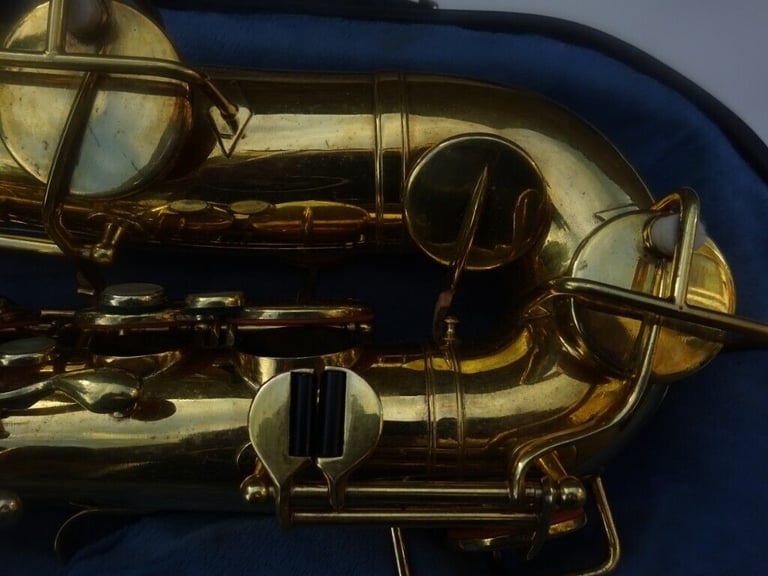 beuscher tru tone alto saxaphone,gold plated.