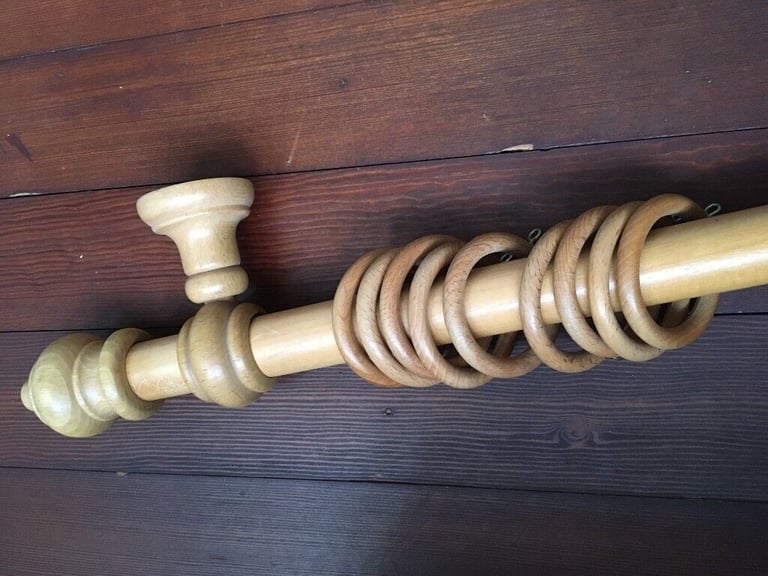 Oak/ Pine Curtain Pole complete with brackets, finials, curtain rings. Adjustable 250cm max length