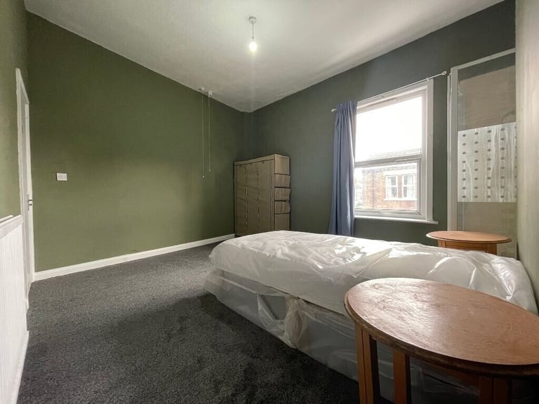 Double Rooms With Own Showers In Hyson Green Dss & Benefits Accepted Universal Credit JSA ESA IS