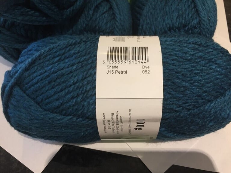 5 X 100 GRAM  BALLS OF JAMES C BRETT AMAZON SUPER CHUNKY KNITTING WOOL