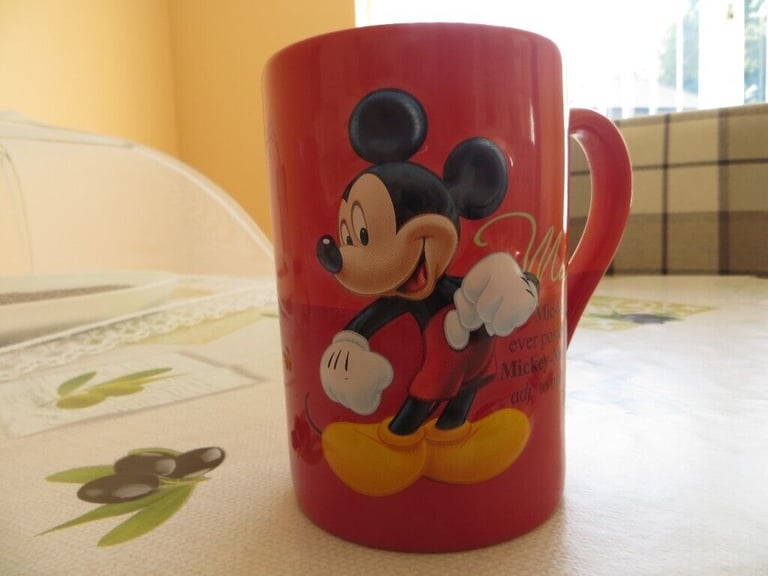 DISNEY MICKY and MINNIE EXCLUSIVE ORIGINAL VERY GOOD QUALITY THICK WALL MUGS. IN AS NEW CONDITION