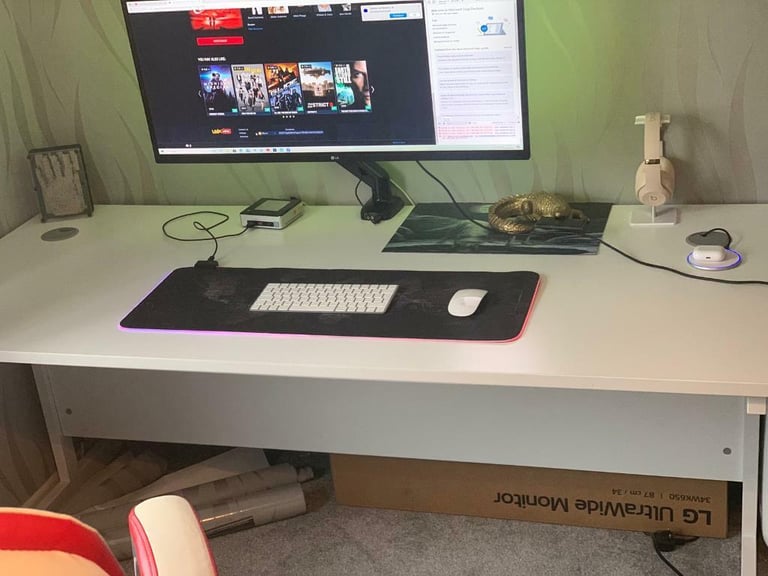 PC desk white 