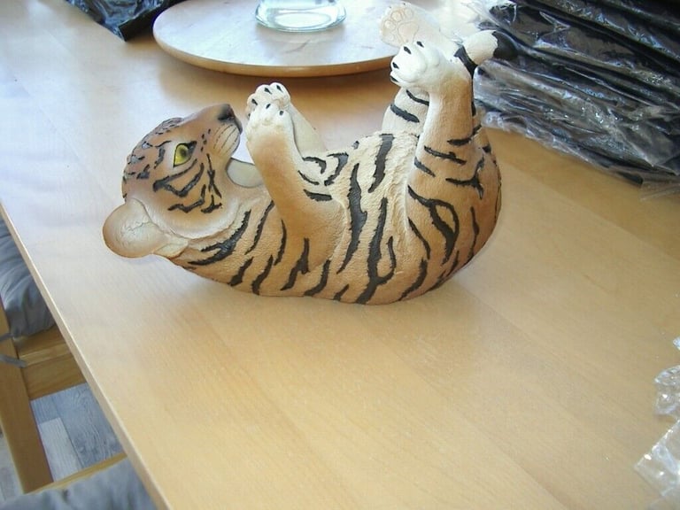 IDEAL GIFT TIGER WINE BOTTLE HOLDER 