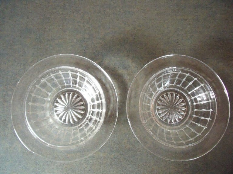 2 identical vintage clear glass bowls,dishes - desserts,sweets,nuts,display £2.50 ovno both/£1.50 ea