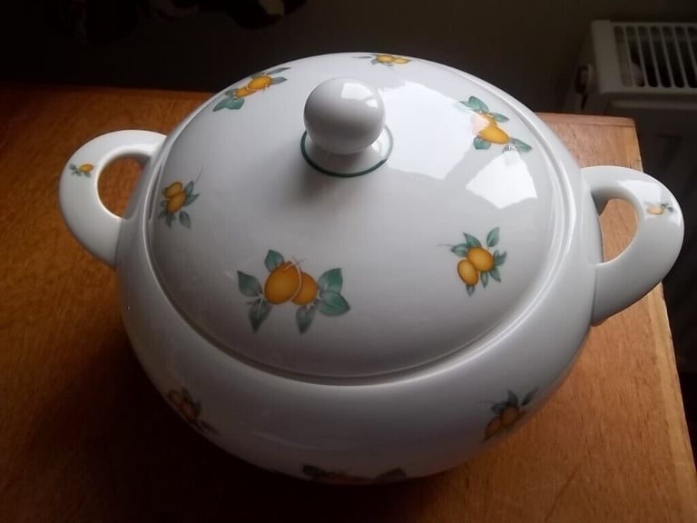 Royal Doulton - Apricots - T.C.1238 - Vegetable Tureen with Lid
